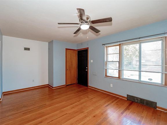 4th image of 300 Lambeth Ln