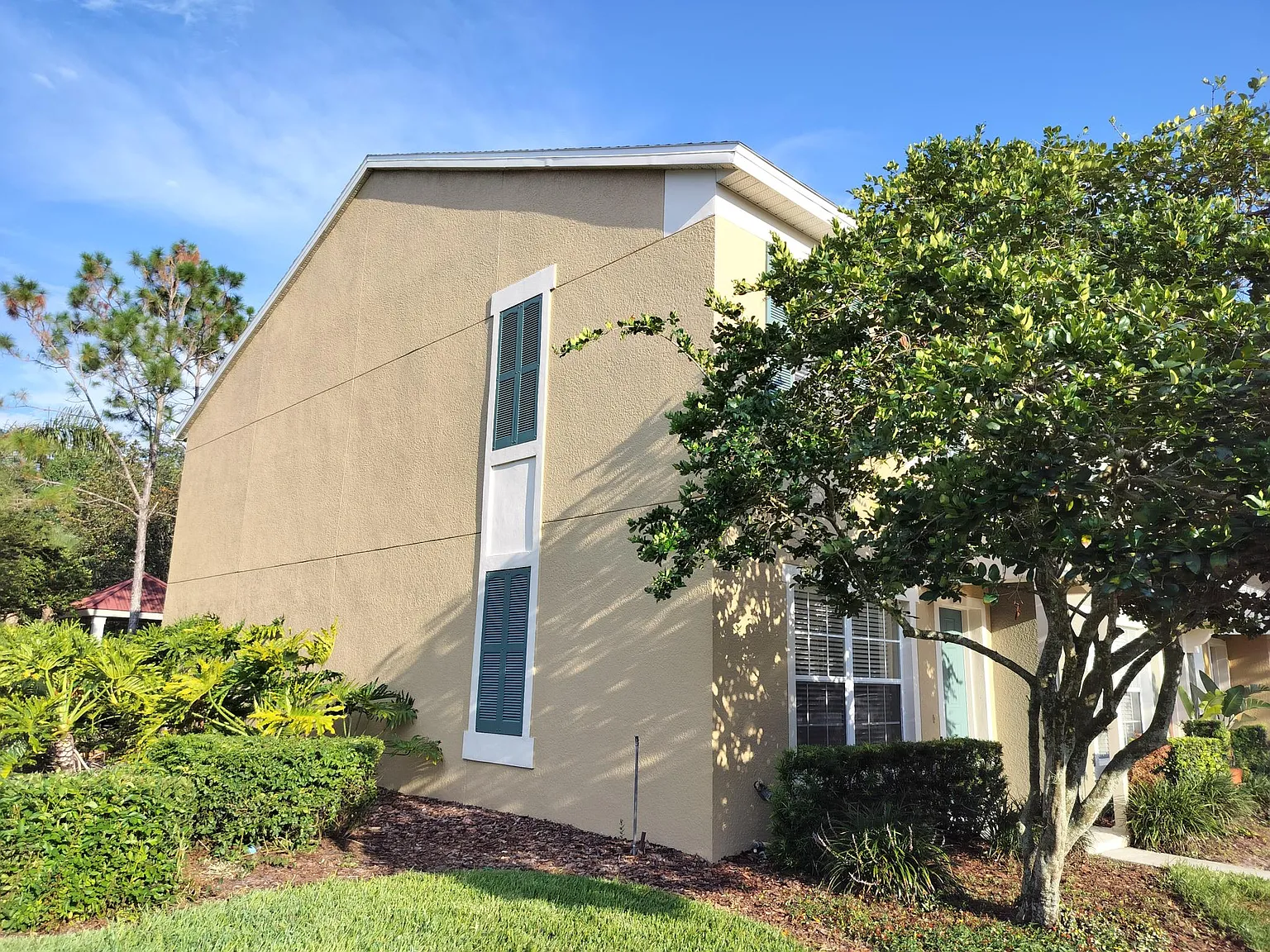 2 bed, 2.5 bath, 1332 sqft, $1,800 — Photo 2