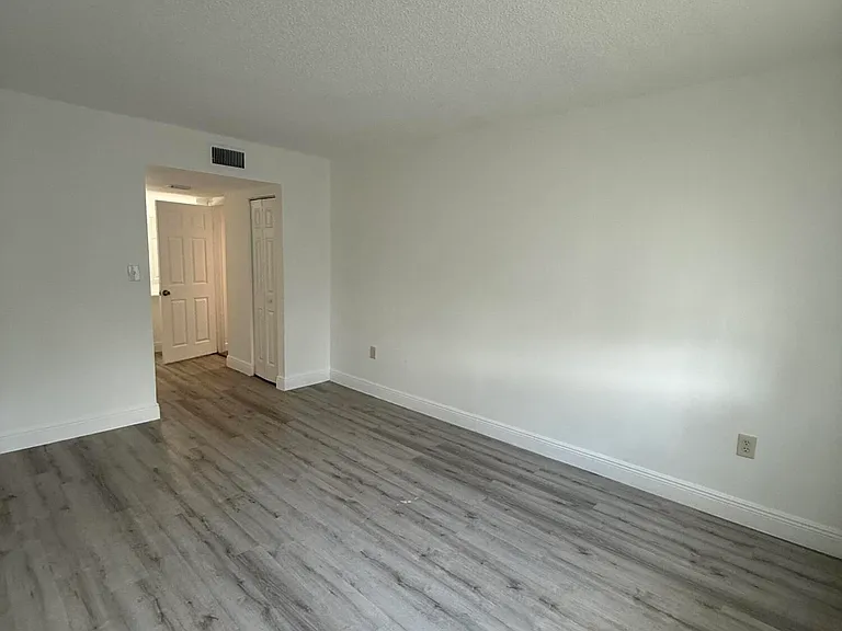 4324 NW 9th Ave #5-3C — Photo 10