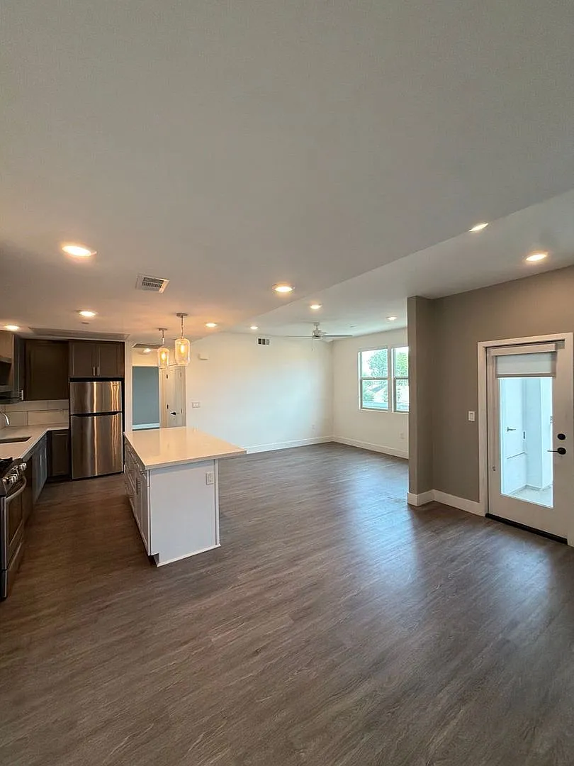 Cierra Apartments — Photo 3