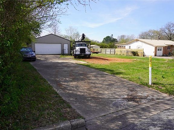 5th image of 1402 W Cypress St