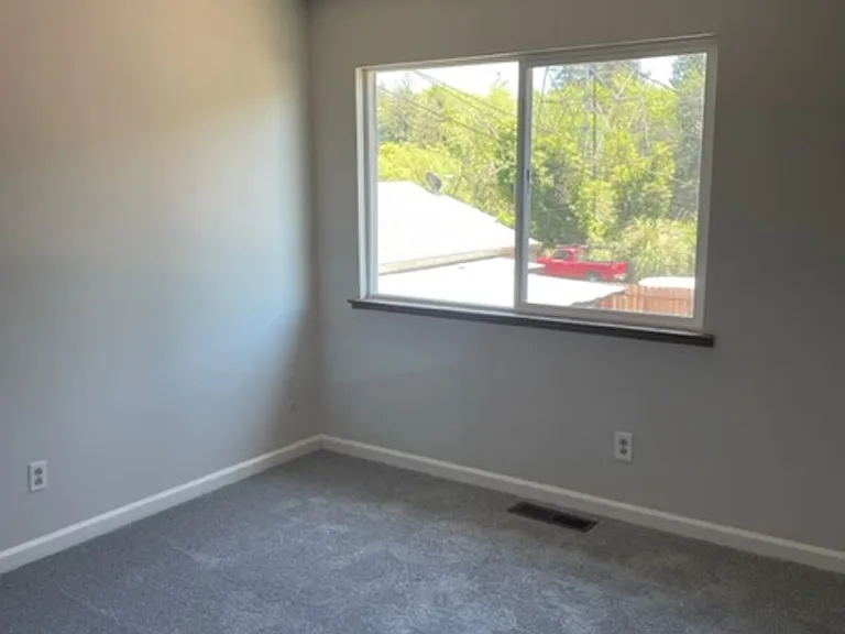 235 W 6th Street — Photo 5