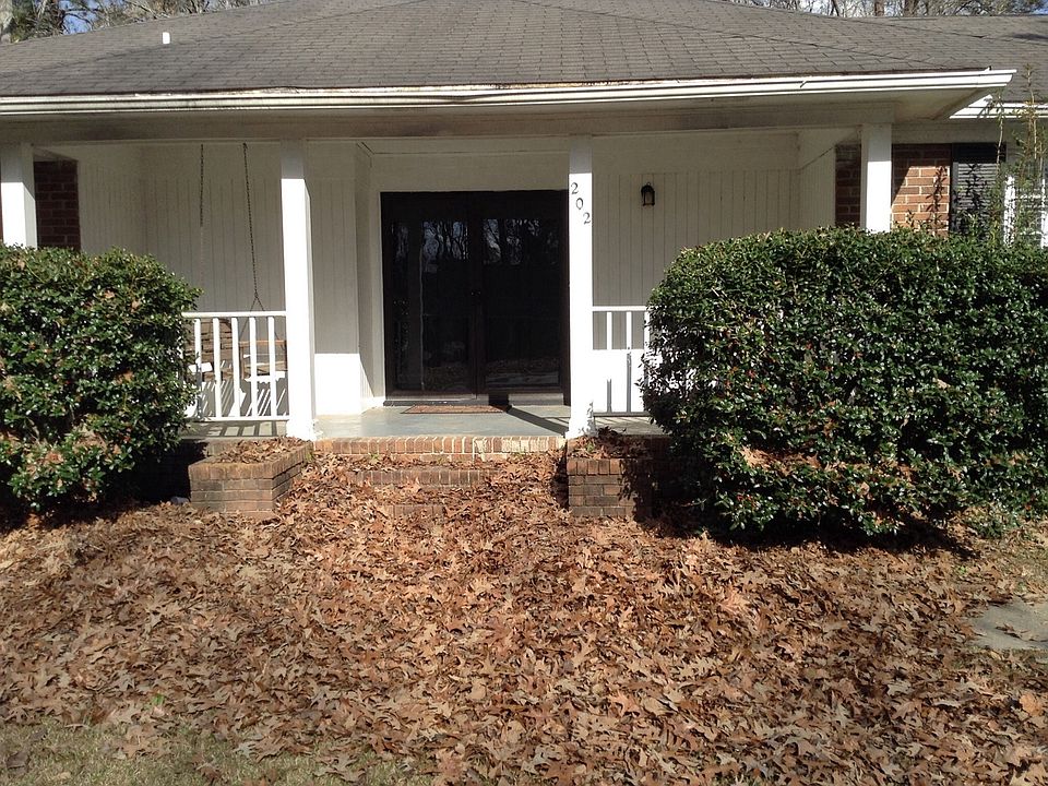 2nd image of 202 Sweetbriar Rd