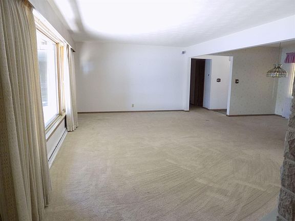 5th image of 55817 Riverdale Dr