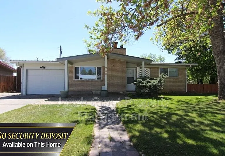 786 Sykes Dr — Photo 1