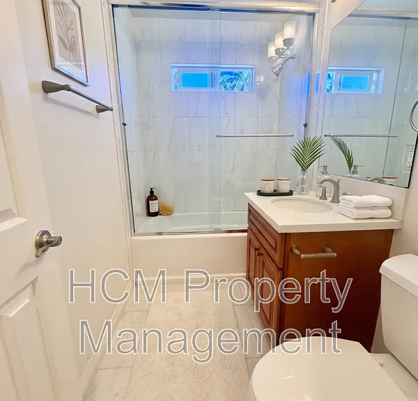 922 W 25th St #1 — Photo 13