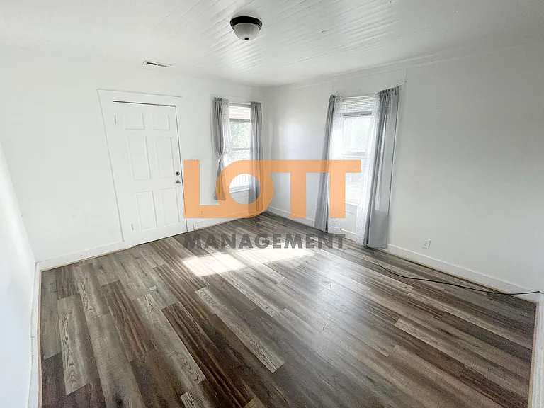 403 Old Paris Mountain Rd — Photo 7