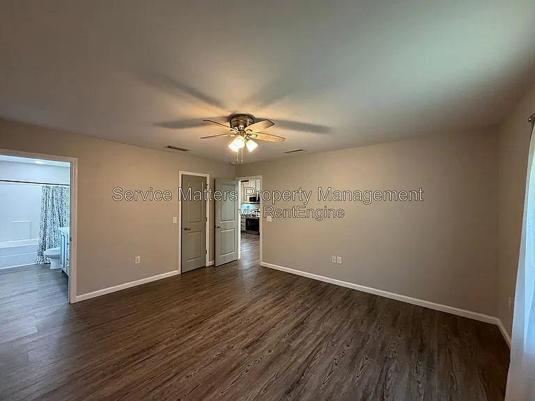 5553 Riviera Dr — Photo 15