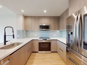 Welcome to Parkview Pasadena Apartments! Beautiful and newly constructed luxury apartments for re...