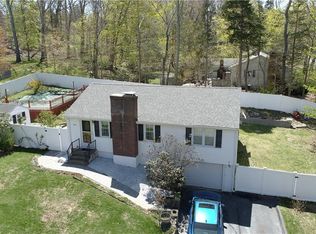 30 Kings Hwy, Gales Ferry, CT 06335
