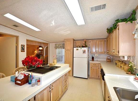 3rd image of 3791 Royal Palm Dr