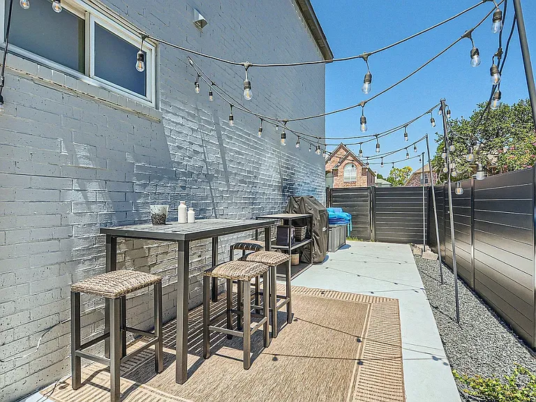 1323 Bradford Dr — Photo 8