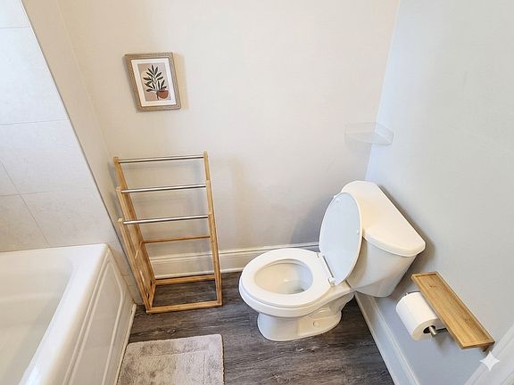 5th image of 383 Cumberland Ave #3
