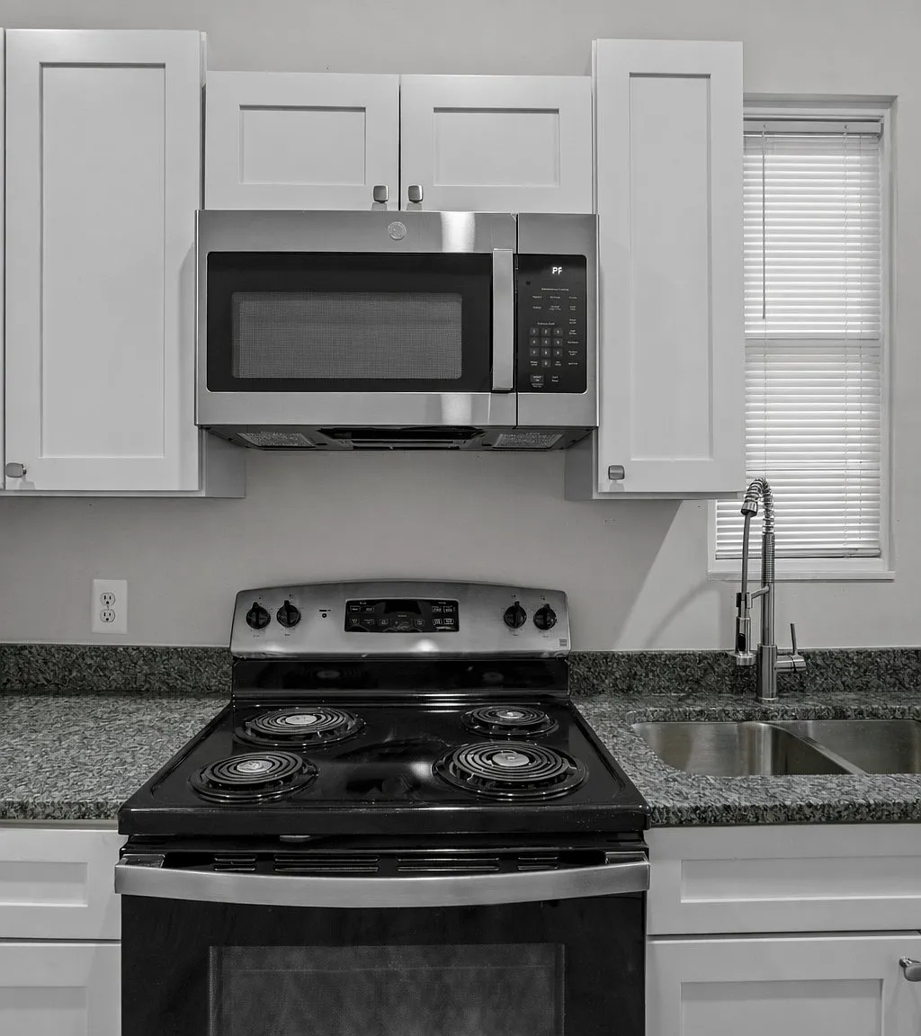 3 bed, 1800 sqft, $2,300 — Photo 1