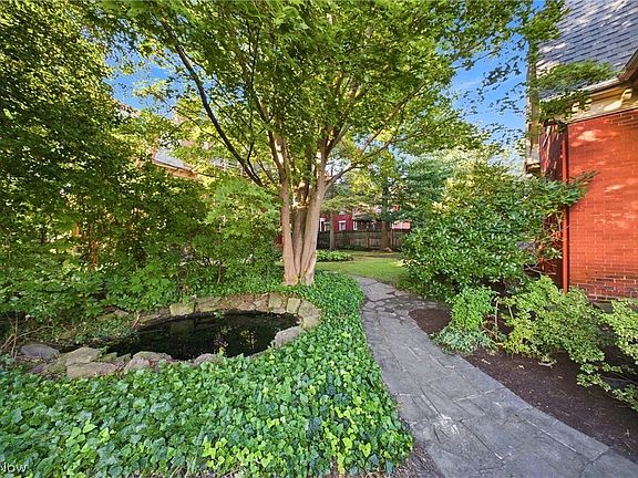 47th image of 904 Juliana St