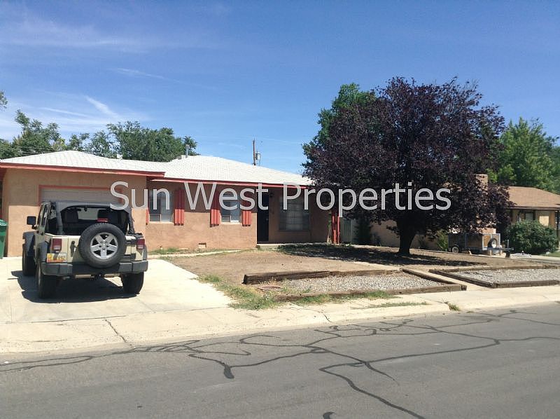 1st image of 112 W Gladden Dr