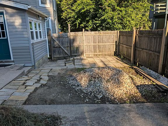 3rd image of 418 S Academy St