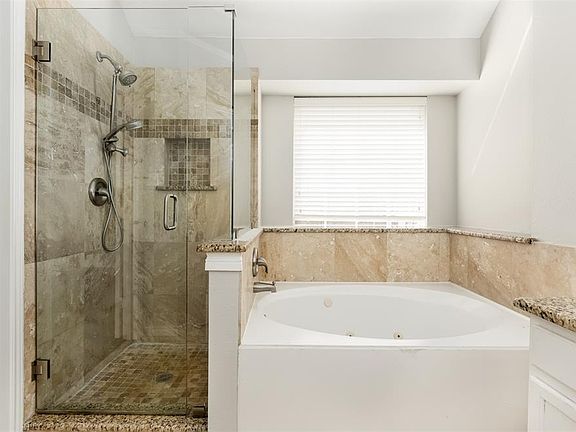 2nd image of 9507 Landmark Pl #9507