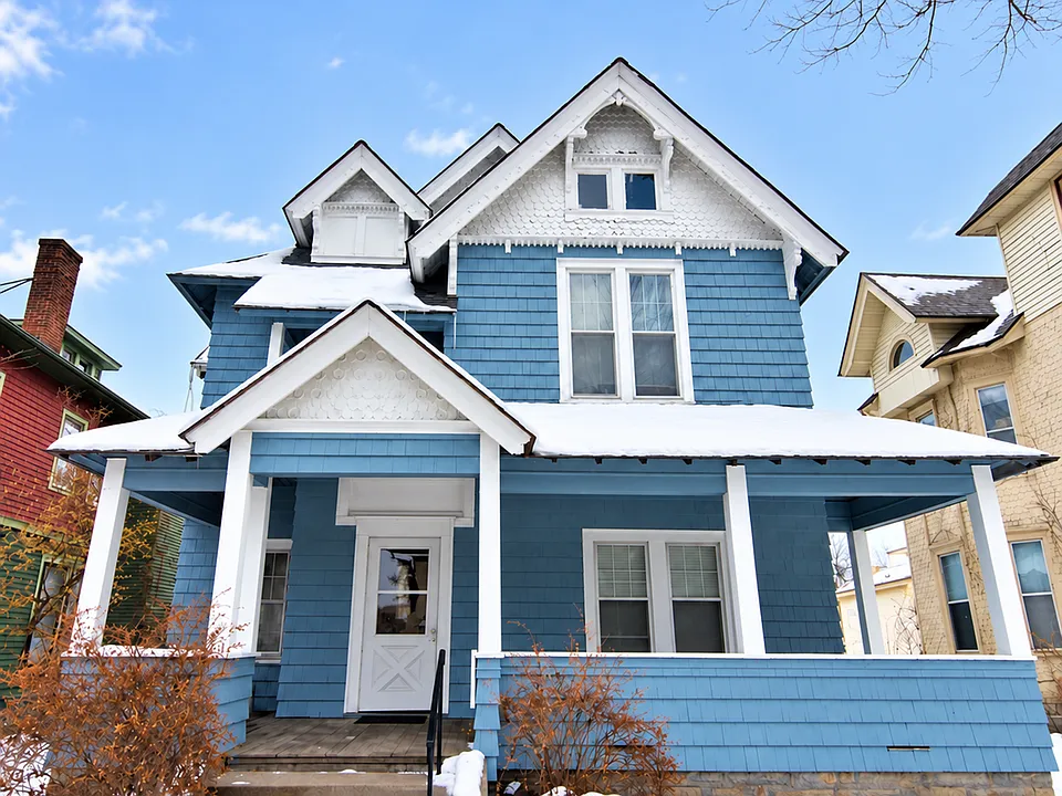 2011 2nd Ave S