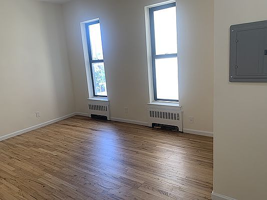 3rd image of 100 W 80th St APT 2
