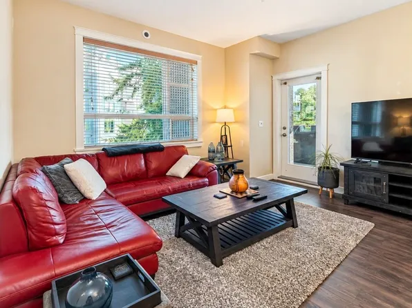 3535 146a St #405, Surrey, BC V4P 0H2