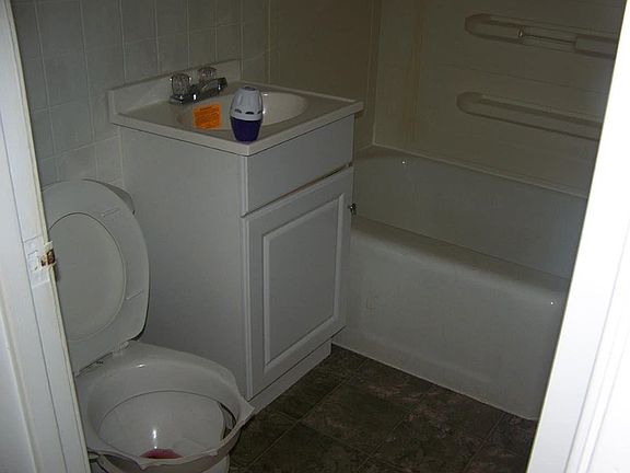 4th image of 3114 S Michigan St