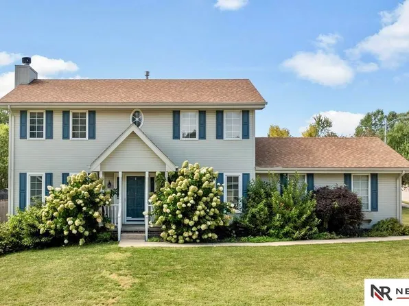 1919 Franklin Dr, Papillion, NE 68133