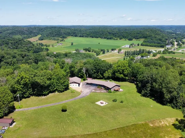 27105 Maple Ridge Ln, Richland Center, WI 53581
