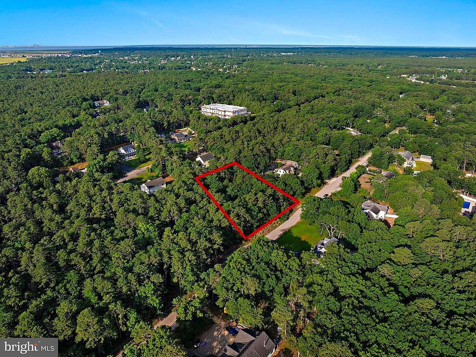 1st image of 20 Maplewood Dr