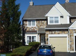 31 Overlook Cir, Berwyn, PA 19312
