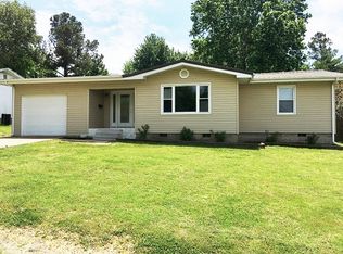 811 Moore St, Dexter, MO 63841
