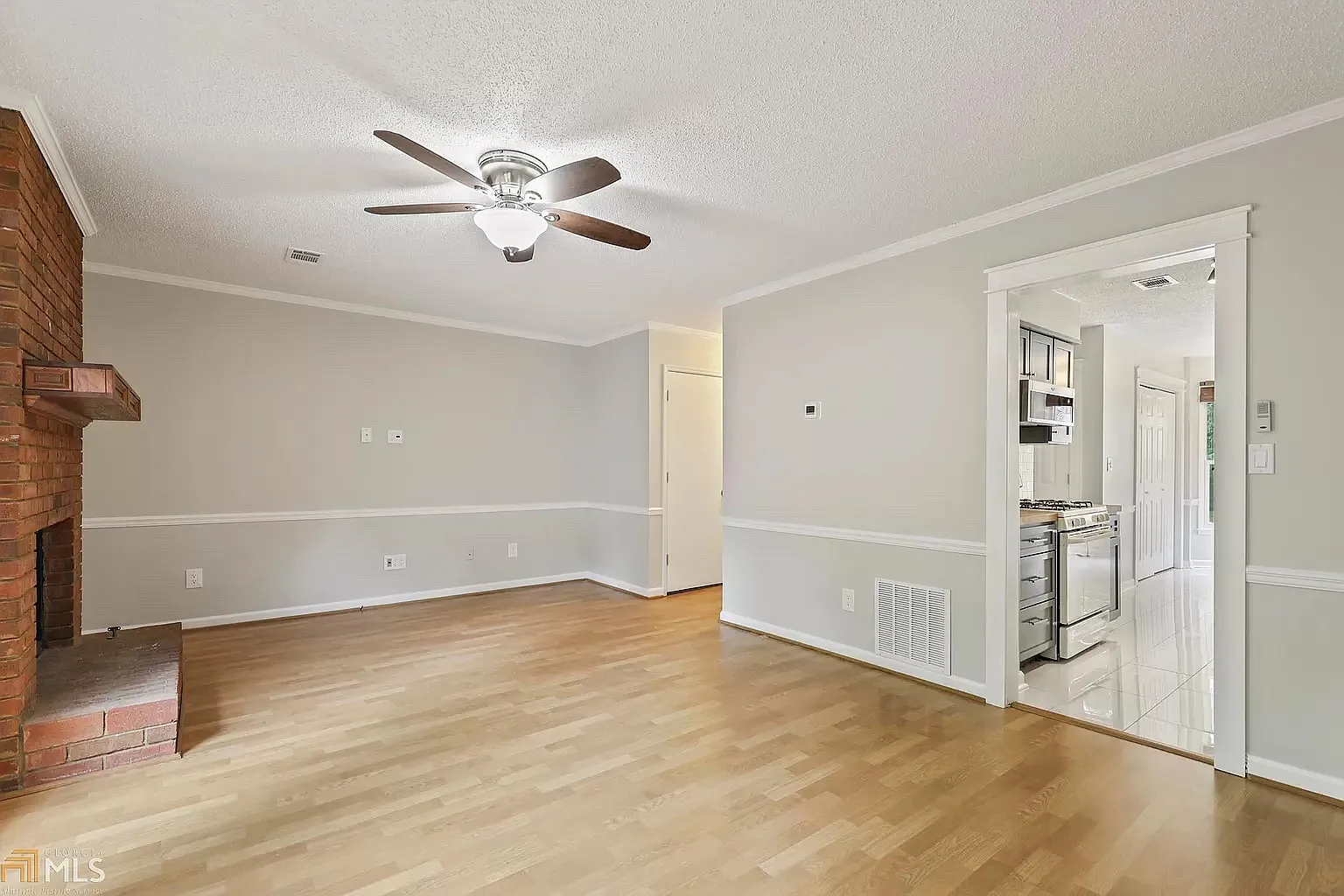 2 bed, 2.5 bath, 1320 sqft, $2,100 — Photo 1