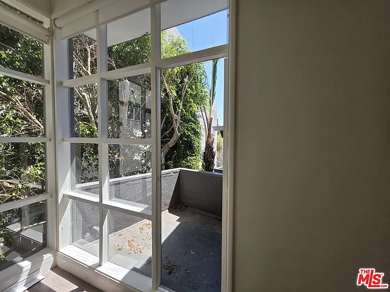 1635 S Beverly Glen Blvd #6 — Photo 24