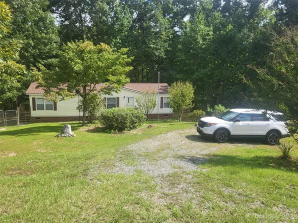 205 Hitching Post Rd, Mill Spring, NC 28756