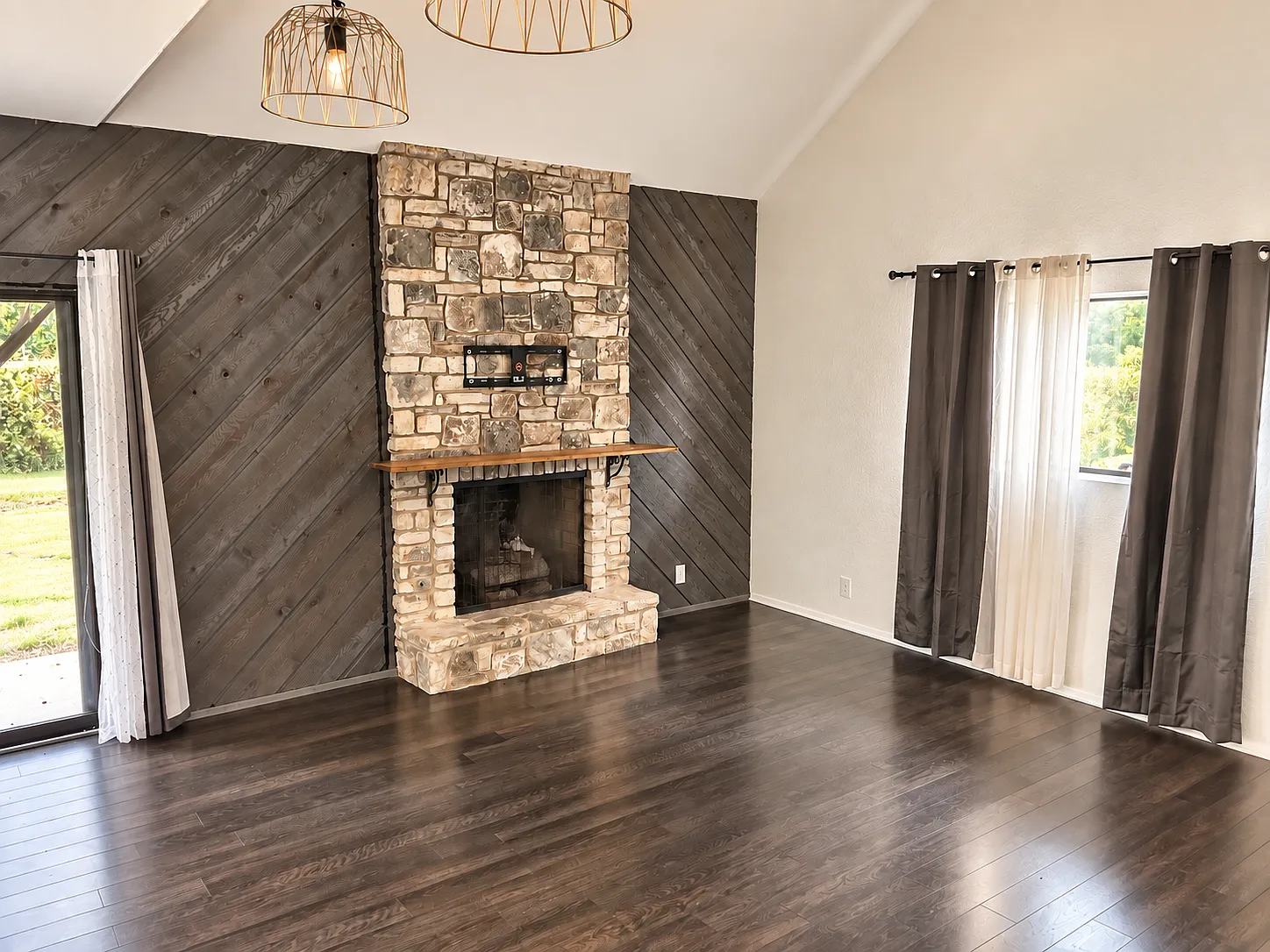 3 bed, 2.5 bath, 2096 sqft, $1,995 — Photo 3
