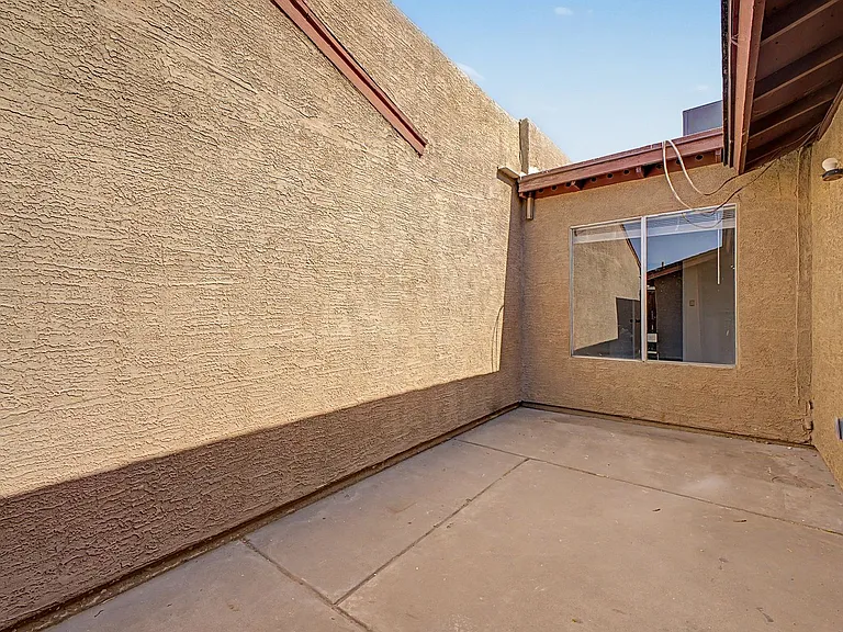 2605 E Lemon St — Photo 24