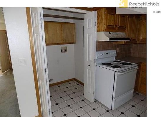 5th image of 305 N Austin St APT A