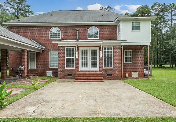 2nd image of 1013 Spring Hill Dr