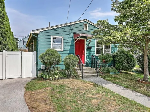 104 Stanton Ave, Riverside, RI 02915
