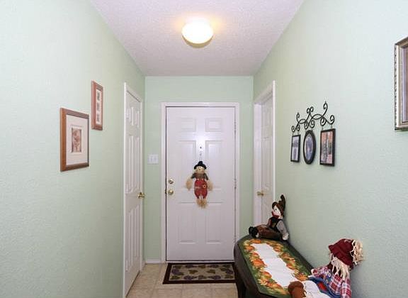 4th image of 1563 Crown View Dr