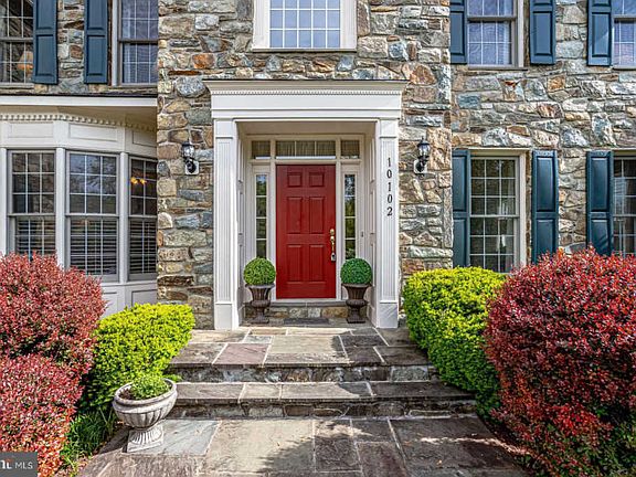 5th image of 10102 Oakton Dr