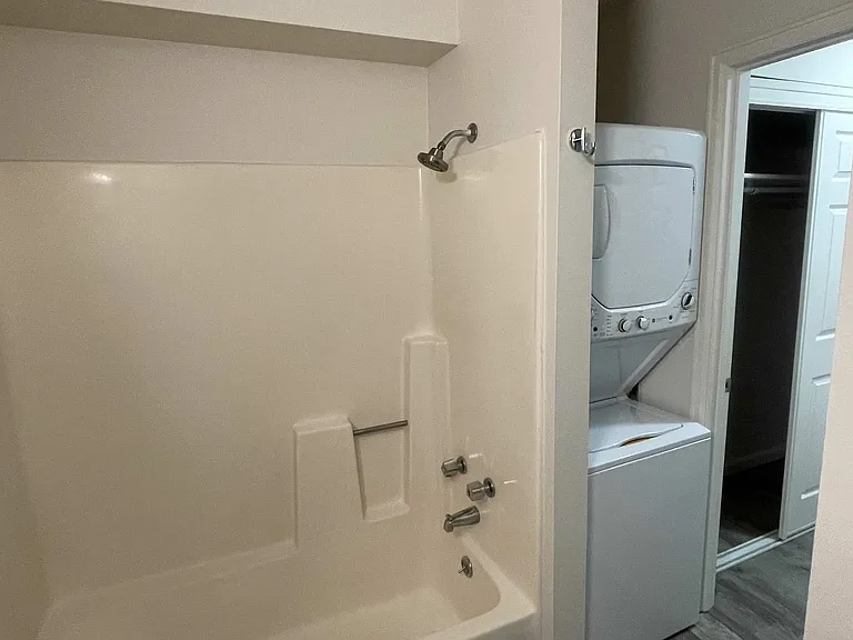 Campus Park Apartments - SAMI Apartments — Photo 23