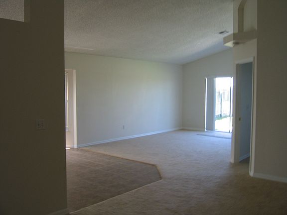 3rd image of 417 Symphony Pl