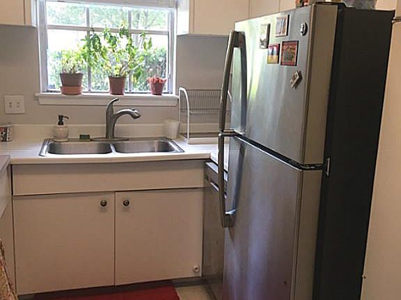 3rd image of 2700 Bellefontaine St APT B10