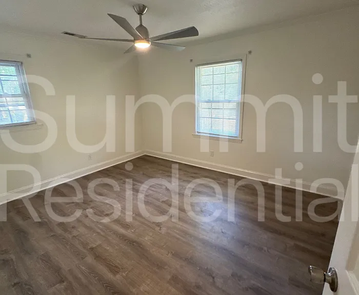 503 Berkeley Dr — Photo 11