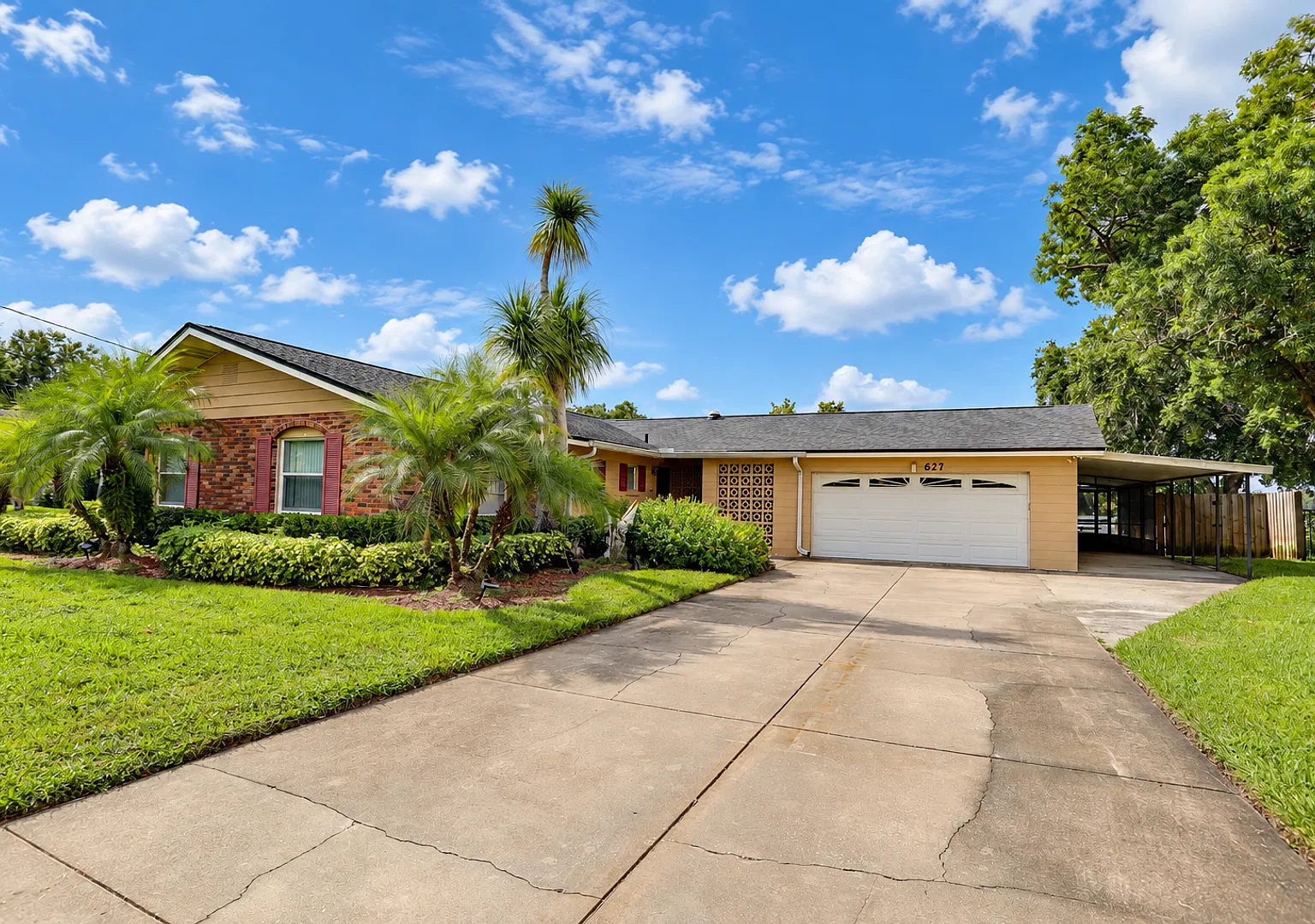 627 Macarthur Dr — Photo 2