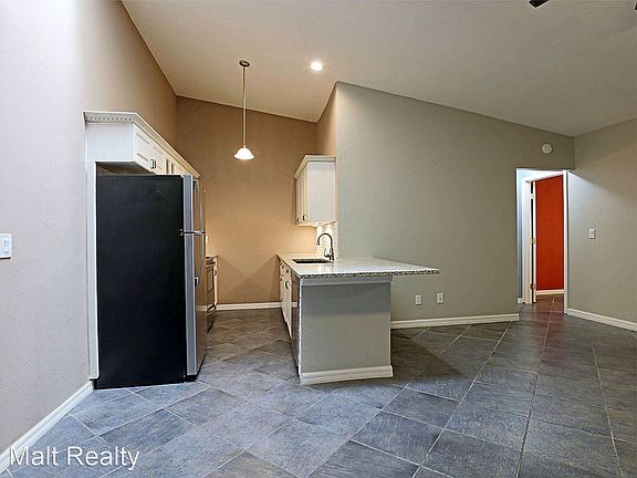 4th image of 804 SW 47th Ter #204-20