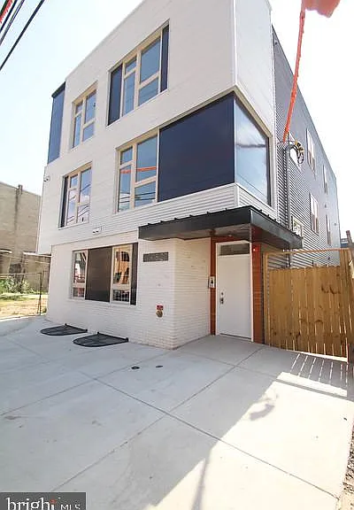 1917 E Letterly St #E — Photo 13