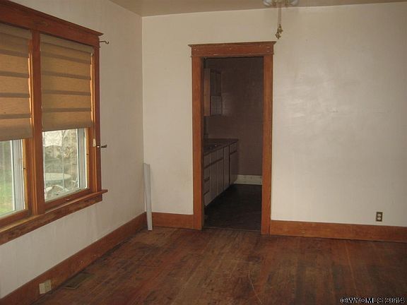 4th image of 121 Grace Ave