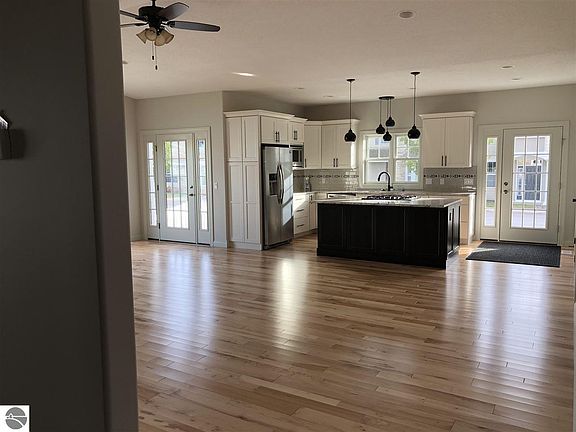4th image of 3270 Wexford Dr